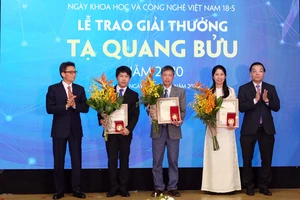 Tôn vinh những nhà khoa học Việt Nam