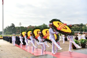 Lãnh đạo Đảng, Nhà nước viếng Lăng Chủ tịch Hồ Chí Minh