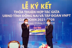 VNPT tặng 8.343 máy tính bảng cho học sinh khó khăn ở Đồng Nai và Long An