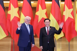 Chủ tịch Quốc hội Vương Đình Huệ hội kiến Tổng thống Đức Frank-Walter Steinmeier