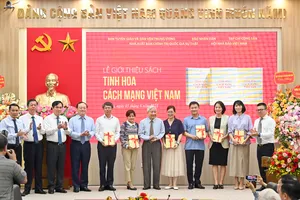 Ra mắt cuốn sách “Tinh hoa cách mạng Việt Nam” của nhà báo lão thành Hà Đăng