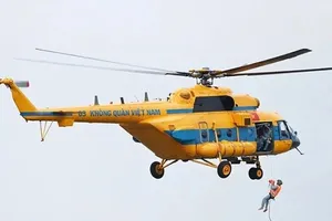 Bộ Quốc phòng điều máy bay cứu 8 người dân bị mắc kẹt do mưa lũ ở Sơn La