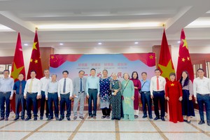 “并肩战斗求国家独立，命运与共谋民族复兴”座谈会