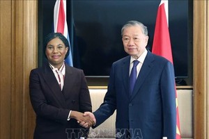 党中央总书记苏林见英国保守党党首凯米·巴德诺。