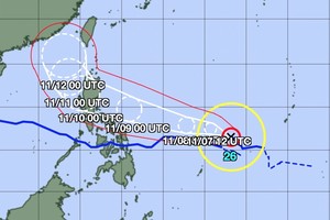 台风“凤凰”正持续增强，预计将在下周初逼近东海东北海域。