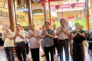 胡志明市海南会馆贺华光宝诞 