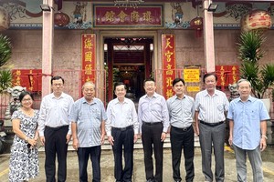 中国驻胡志明市总领事馆代表团走访胡志明市海南会馆