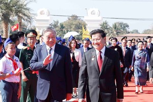 越南党中央总书记苏林和老挝人革党中央总书记、国家主席通伦·西苏里。