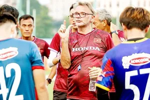 Chờ thầy trò HLV Troussier sớm lấy vé đi tiếp