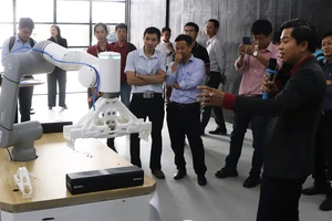 Dây chuyền tự động hóa linh hoạt với kẹp gắp Robot in 3D