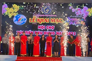 Trung tâm Phát triển Công nghiệp Hỗ trợ TPHCM, Sở Công Thương TPHCM, khai mạc hội chợ xúc tiến tiêu dùng năm 2023 tại Công viên Văn hóa Đầm Sen.