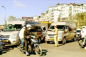 “Cháy” vé tàu, máy bay đi các tỉnh thành phía Nam sau tết 