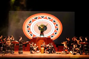 Vở ca kịch "Khát vọng Dam Săn" biểu diễn tại TPHCM. Ảnh: THÚY BÌNH