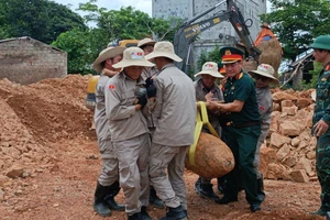 Quảng Bình: Phát hiện quả bom nặng 340kg khi đào móng làm nhà