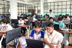 Các thí sinh tham gia dự thi Vòng khu vực miền Trung Hội thi Tin học trẻ toàn quốc tại TP Đà Lạt