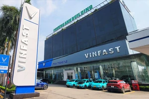 Cận cảnh showroom 8.000m² lớn nhất Việt Nam của VinFast