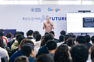 Ông Jeff Dean của Google nói chuyện tại Trường Đại học Fulbright Việt Nam