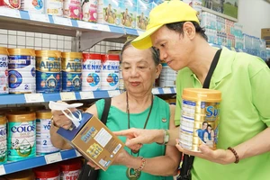 Sữa bột Vinamilk Sure Prevent Gold như “bạn đồng hành” cung cấp, bổ sung dưỡng chất cho người cao tuổi