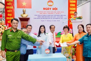 Ngày hội Đại đoàn kết toàn dân tộc tại khu phố 6, phường 5, quận 3, TPHCM