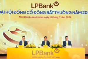 Đoàn chủ tọa điều hành ĐHĐCĐ bất thường LPBank 2024