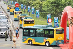 TPHCM: Khai trương các tuyến buýt điện kết nối Metro số 1