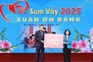  “Tết sum vầy - Xuân ơn Đảng” mang niềm vui tới hàng vạn công nhân Thủ đô