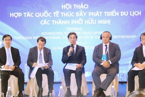 Các đại biểu chia sẻ, thảo luận. Ảnh: XUÂN QUỲNH