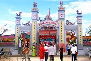 Tết ở làng dạy vua