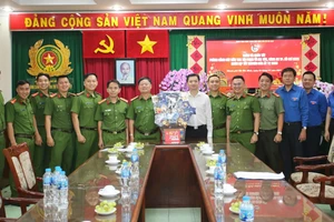 Bí thư Trung ương Đoàn, Chủ tịch Trung ương Hội Sinh viên Việt Nam Nguyễn Minh Triết thăm, chúc tết PC04