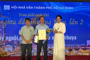 Trao giải Cuộc thi thơ “Nhân nghĩa đất phương Nam” lần 2