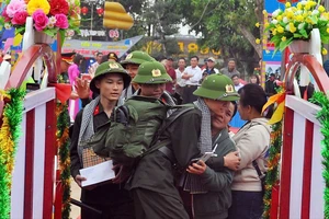 Bịn rịn giây phút chia tay