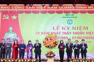 Thủ tướng Phạm Minh Chính: Thúc đẩy mua sắm tập trung nhằm tiếp tục hạ giá thuốc