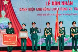 Thượng tướng Võ Minh Lương, Thứ trưởng Bộ Quốc phòng chúc mừng Khoa A12 - Bệnh viện Quân y 175 đón nhận danh hiệu Anh hùng Lực lượng vũ trang nhân dân lần 2 