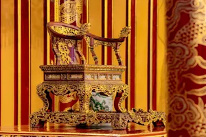 Bảo vật quốc gia ngai vàng triều Nguyễn ở điện Thái Hòa trước khi bị xâm hại