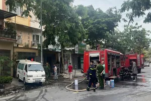 Hà Nội: Cháy nhà liền kề, 2 nạn nhân tử vong