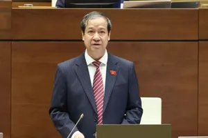 Bộ trưởng Bộ GD-ĐT Nguyễn Kim Sơn trả lời chất vấn của đại biểu Quốc hội, sáng 20-6. Ảnh: QUANG PHÚC