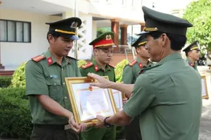 Công an tỉnh Quảng Ngãi khen thưởng lực lượng phá án vụ tàng trữ, vận chuyển 1,3 tấn thuốc nổ