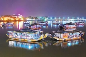 Ca Huế bên sông Sài Gòn