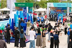 Cận cảnh “siêu phẩm” VinFast Evo Grand lần đầu xuất hiện tại “VinFast Xanh Fest Icon”