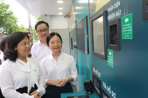  Lãnh đạo HĐND TPHCM khảo sát hoạt động tại phường Bình Tiên 