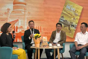 Khám phá Vương quốc Brunei qua những trang sách 