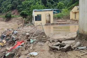 Trường Mầm non Mường Típ nằm sát sông Nậm Mộ nên bị tàn phá nặng nề sau trận lũ lịch sử