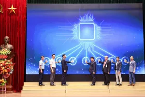 Các đại biểu công bố chương trình “Học viện AI Việt Nam”