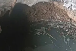 "Hố tử thần" sâu 7m bất ngờ xuất hiện ở nhà dân