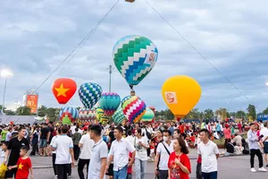 Hơn 2 triệu lượt trong 4 ngày, Hà Nội đón lượng du khách kỷ lục