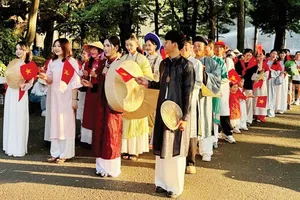 Sự kiện hưởng ứng Chiến dịch “Cùng Việt Nam tiến bước -1 tỷ bước chân tiến vào kỷ nguyên mới" ở công viên Ueno, Nhật Bản. Ảnh: TTXVN