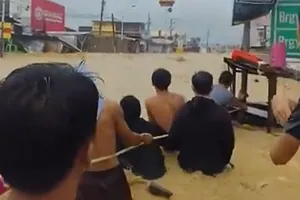 Bão Kalmaegi càn quét miền Trung Philippines