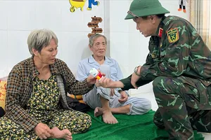 Quảng Ngãi: Di dời người dân đến nơi tránh trú bão số 13