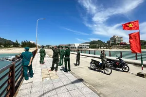 Tìm thấy 1 trong 3 người dân đặc khu Lý Sơn trôi dạt trên biển sau 2 ngày mất tích