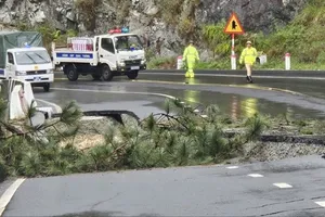 Lâm Đồng: Sạt lở đèo Prenn, nhiều nơi ngập nặng